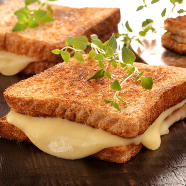 3 Peynirli Tost